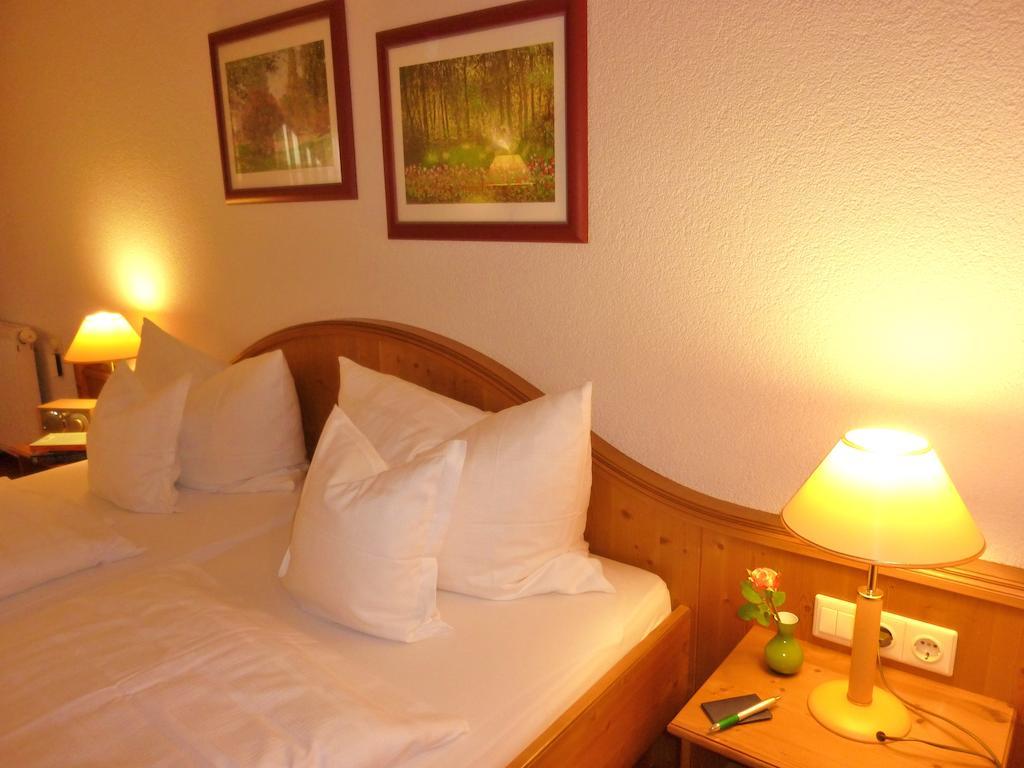 Landhaus Mueritzgarten Hotel Garni Röbel Quarto foto