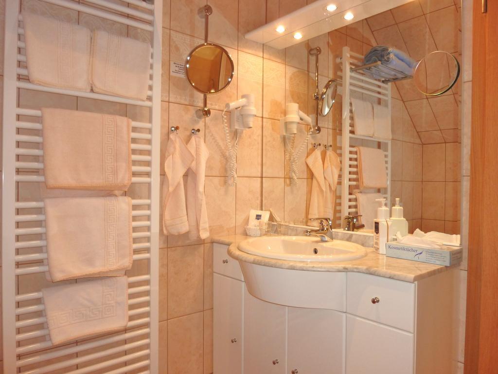 Landhaus Mueritzgarten Hotel Garni Röbel Quarto foto